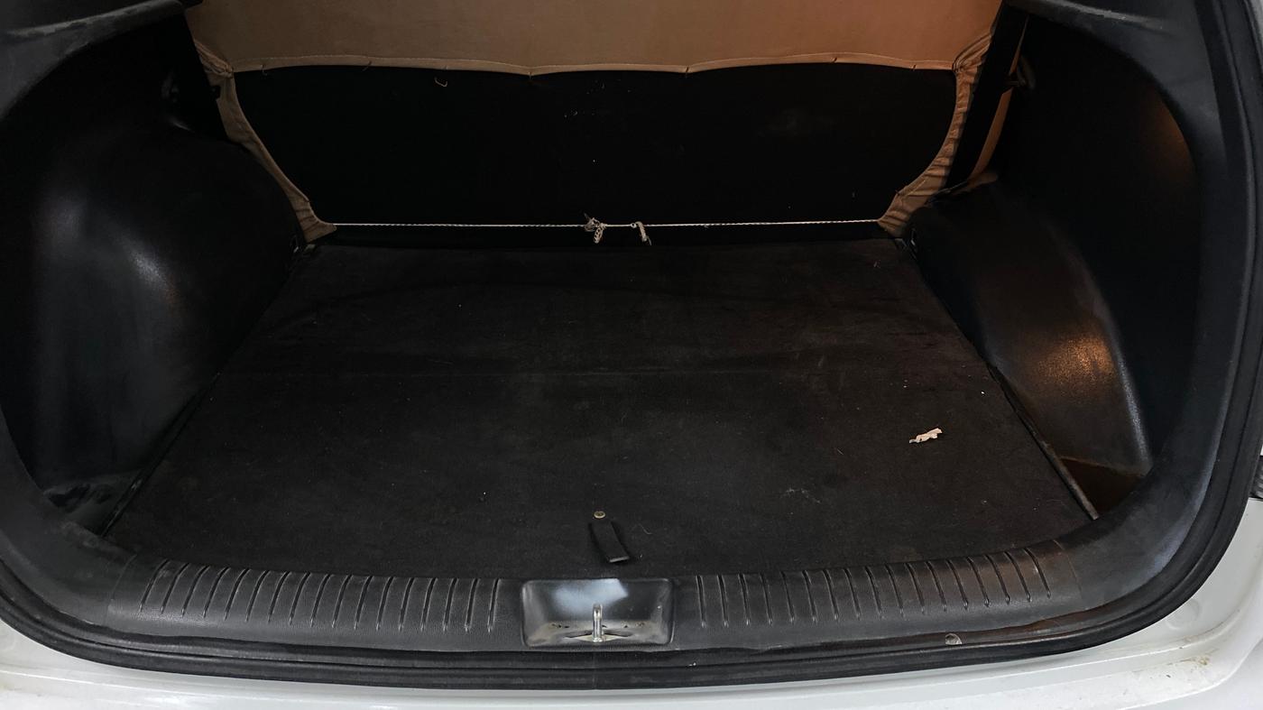 2015 Hyundai Creta SX PLUS 1.6 PETROL, Petrol, Manual, 55,301 km, Boot Inside