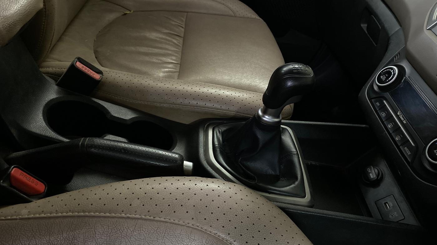 2015 Hyundai Creta SX PLUS 1.6 PETROL, Petrol, Manual, 55,301 km, Gear Lever