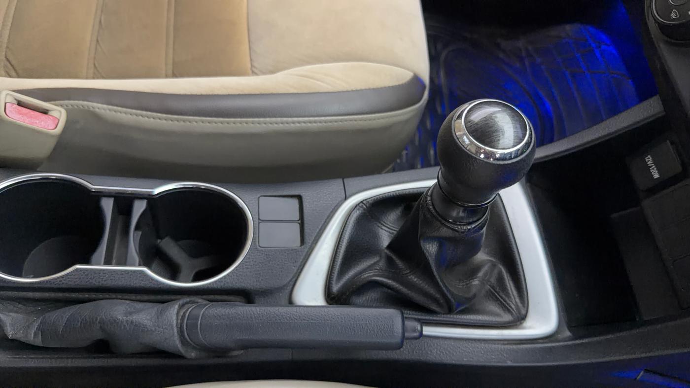 2014 Toyota Corolla Altis JS PETROL, CNG, Manual, 84,018 km, Gear Lever