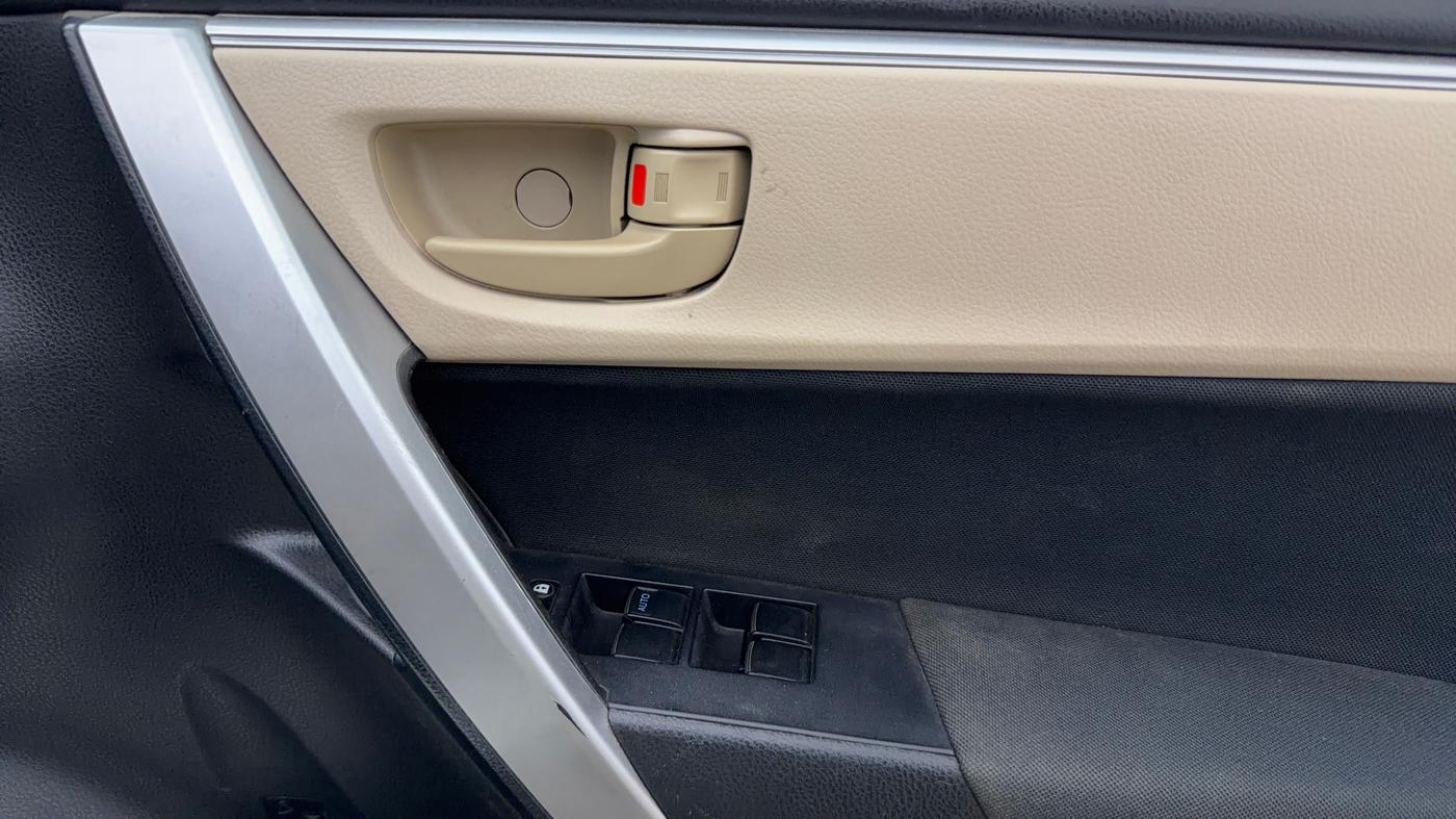 2014 Toyota Corolla Altis JS PETROL, CNG, Manual, 84,018 km, Driver Side Door Panels Control