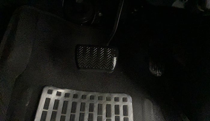 2016 Toyota Innova Crysta 2.7 ZX AT 7 STR, Petrol, Automatic, 90,064 km, Pedals