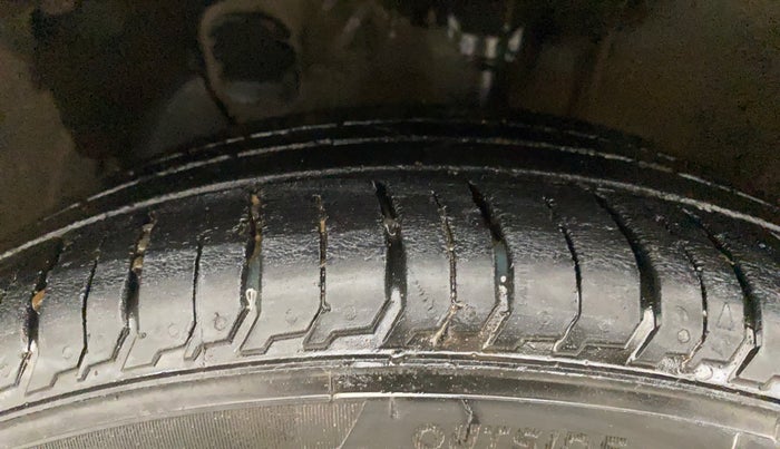 2022 Hyundai NEW I20 ASTA (O) 1.2 MT, Petrol, Manual, 30,536 km, Left Front Tyre Tread