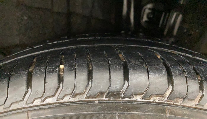 2022 Hyundai NEW I20 ASTA (O) 1.2 MT, Petrol, Manual, 30,536 km, Left Rear Tyre Tread