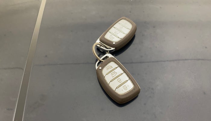 2022 Hyundai NEW I20 ASTA (O) 1.2 MT, Petrol, Manual, 30,536 km, Key Close Up