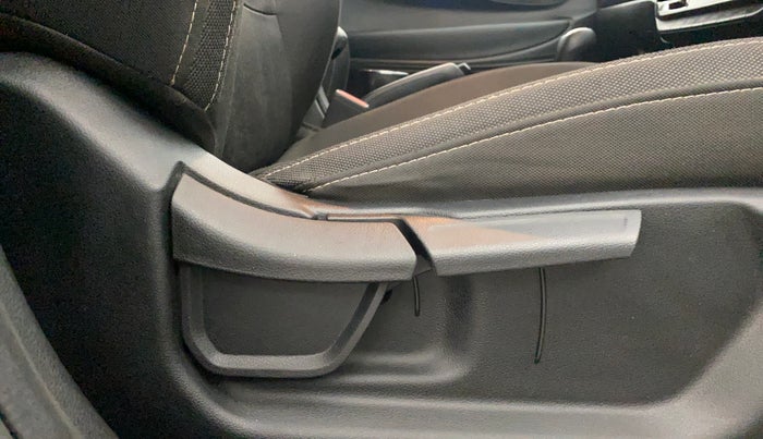 2022 Hyundai NEW I20 ASTA (O) 1.2 MT, Petrol, Manual, 30,536 km, Driver Side Adjustment Panel