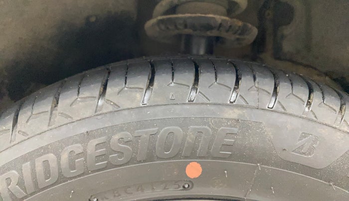 2017 Volkswagen Ameo COMFORTLINE 1.5 AT, Diesel, Automatic, 91,879 km, Left Front Tyre Tread