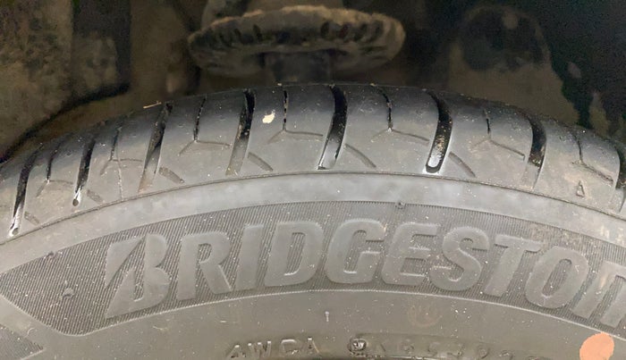 2017 Volkswagen Ameo COMFORTLINE 1.5 AT, Diesel, Automatic, 91,879 km, Right Front Tyre Tread