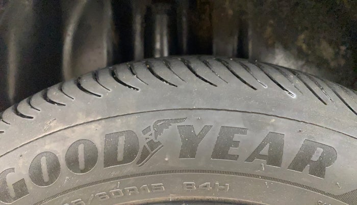 2017 Volkswagen Ameo COMFORTLINE 1.5 AT, Diesel, Automatic, 91,879 km, Right Rear Tyre Tread