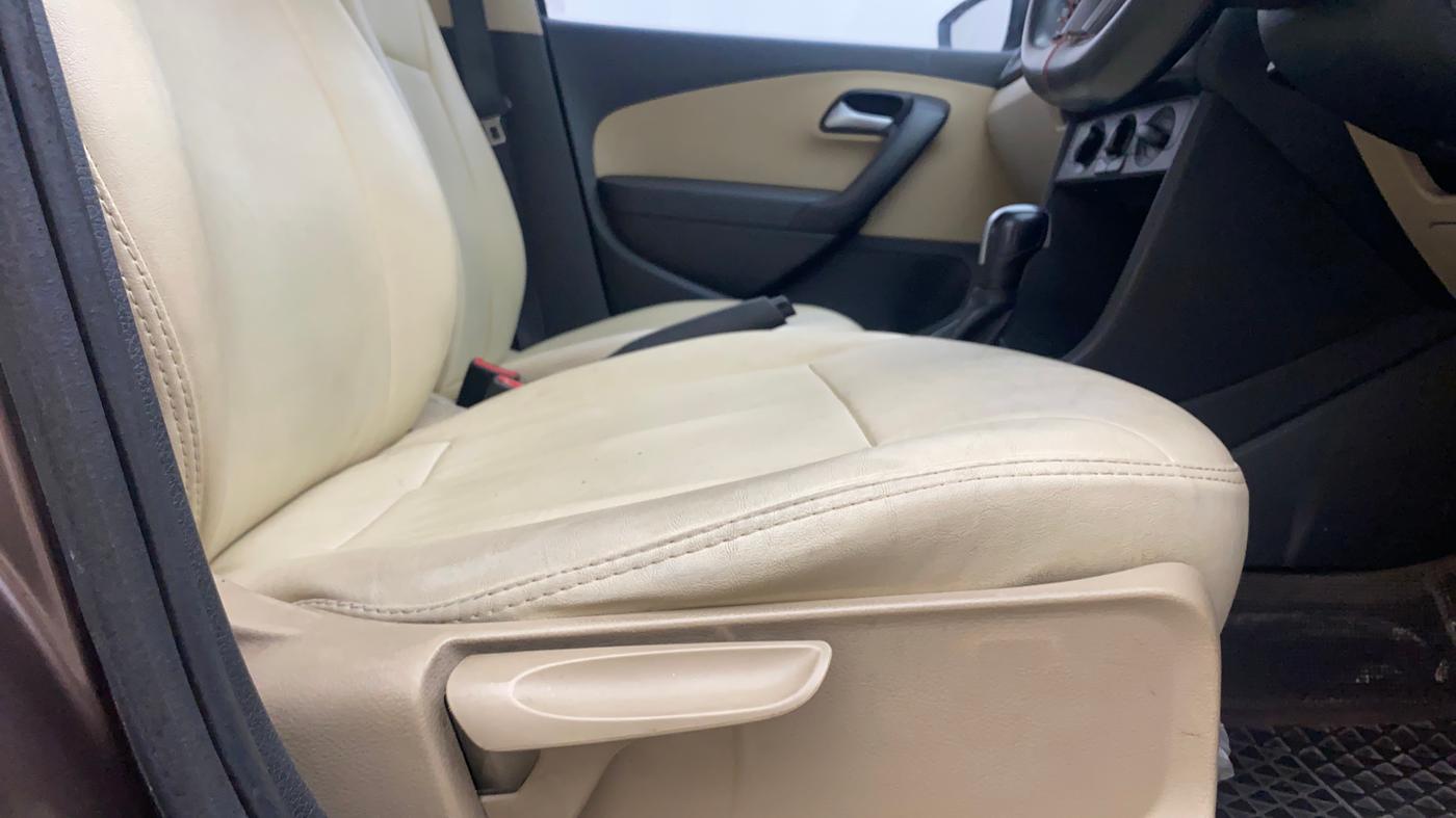 2017 Volkswagen Ameo COMFORTLINE 1.5 AT, Diesel, Automatic, 89,547 km, Driver Side Adjustment Panel
