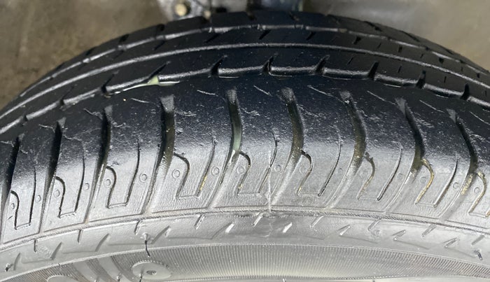 2016 Maruti Wagon R 1.0 VXI, Petrol, Manual, 31,944 km, Right Front Tyre Tread