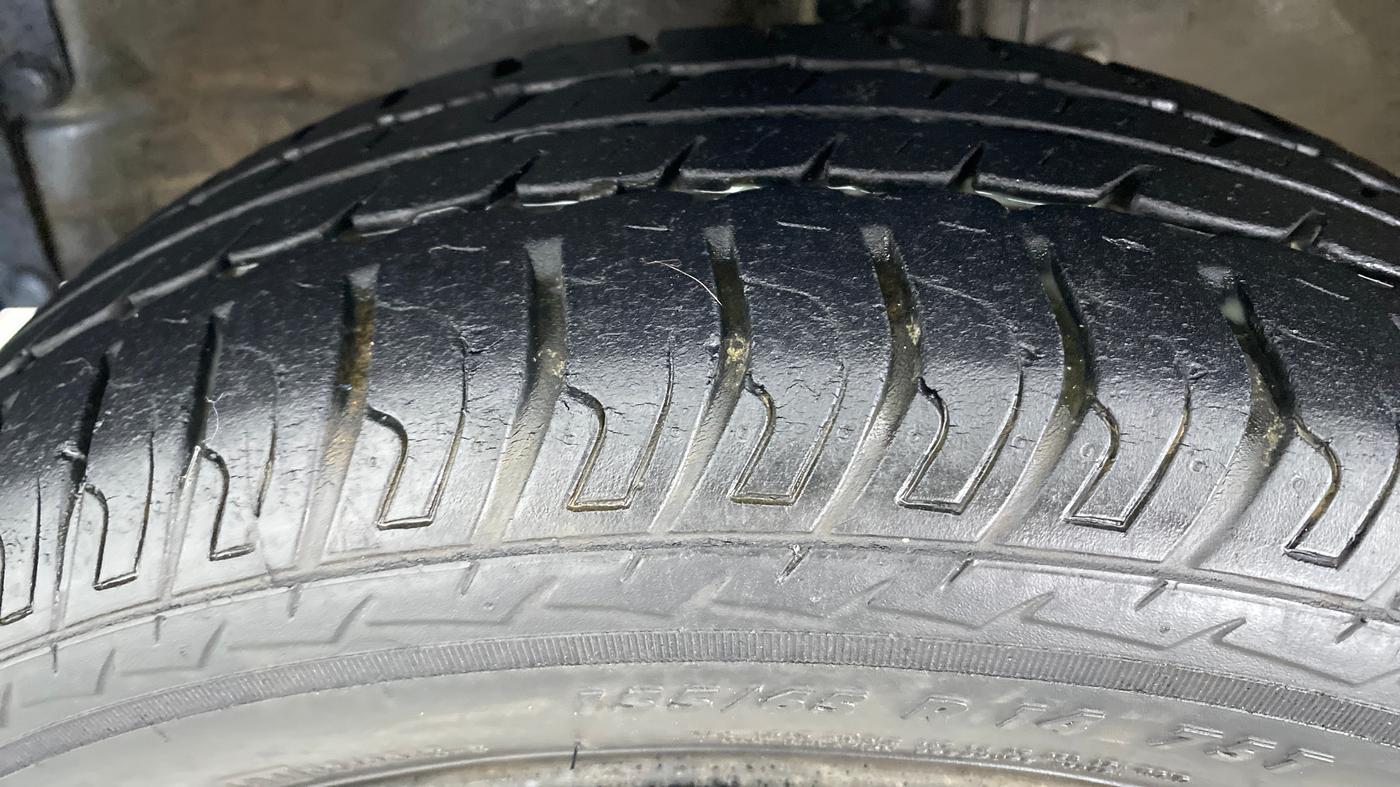 2016 Maruti Wagon R 1.0 VXI, Petrol, Manual, 31,944 km, Left Front Tyre Tread
