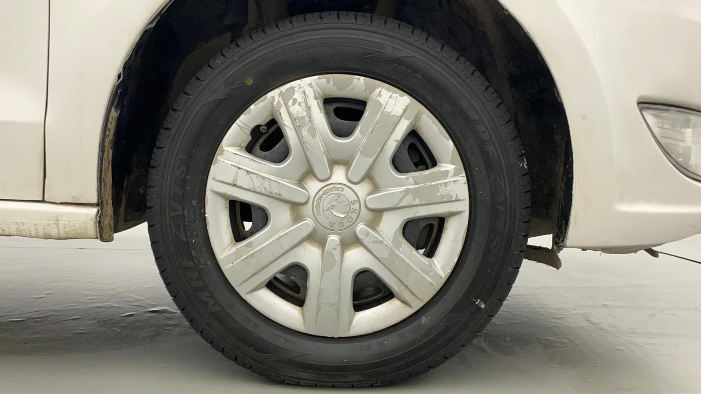 2012 Skoda Rapid 1.6 MPI AT AMBITION PLUS, Petrol, Automatic, 40,902 km, Right Front Wheel