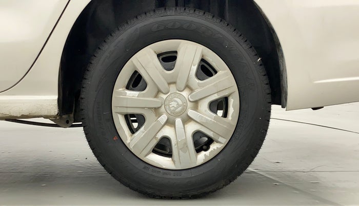 2012 Skoda Rapid 1.6 MPI AT AMBITION PLUS, Petrol, Automatic, 40,902 km, Left Rear Wheel