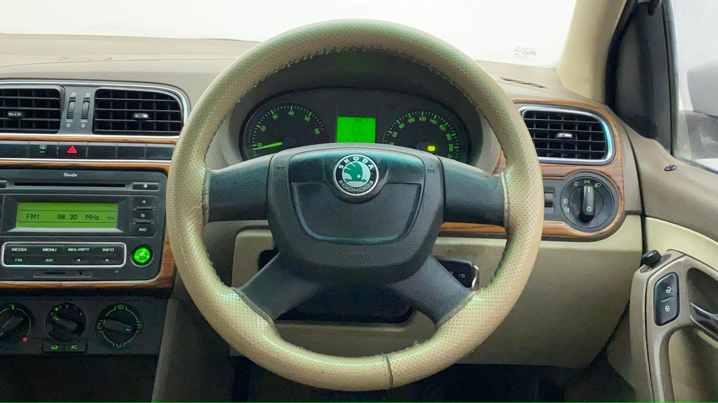 2012 Skoda Rapid 1.6 MPI AT AMBITION PLUS, Petrol, Automatic, 40,902 km, Steering Wheel Close Up