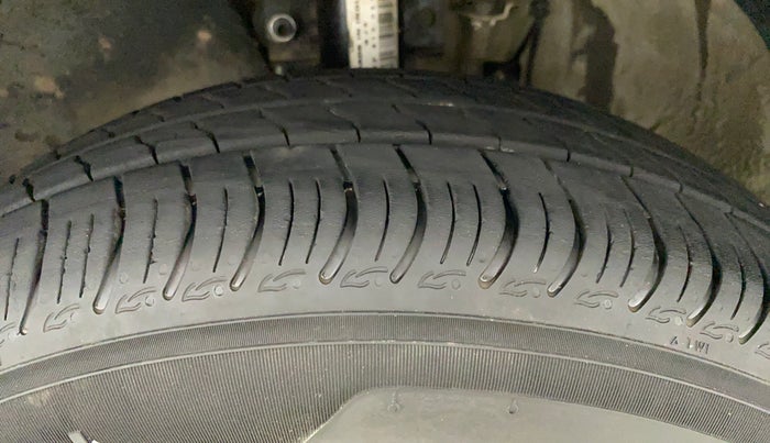 2012 Skoda Rapid 1.6 MPI AT AMBITION PLUS, Petrol, Automatic, 40,902 km, Left Front Tyre Tread