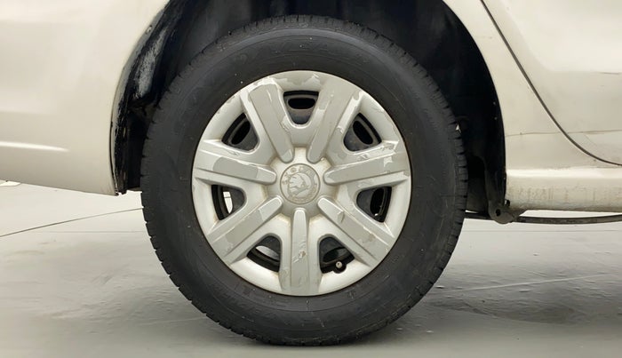 2012 Skoda Rapid 1.6 MPI AT AMBITION PLUS, Petrol, Automatic, 40,902 km, Right Rear Wheel