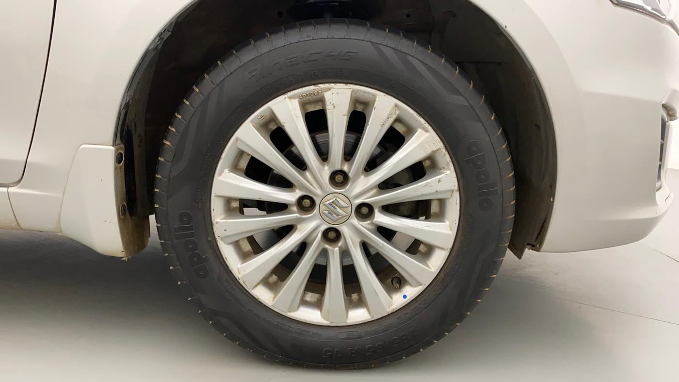2015 Maruti Ciaz ZXI, Petrol, Manual, 83,871 km, Right Front Wheel