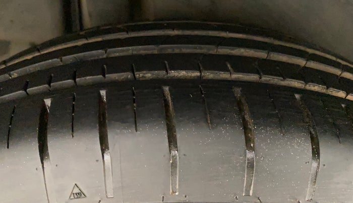2015 Maruti Ciaz ZXI, Petrol, Manual, 83,871 km, Right Rear Tyre Tread