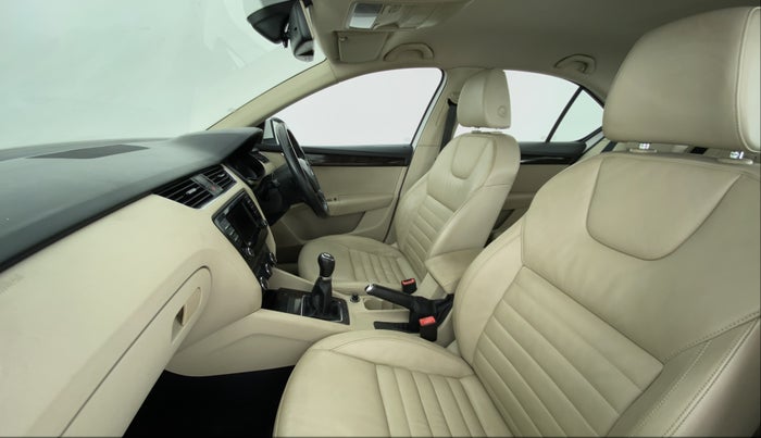 2015 Skoda Octavia AMBITION 2.0 TDI CR, Diesel, Manual, 62,277 km, Right Side Front Door Cabin