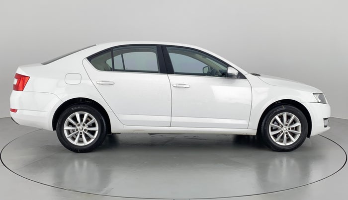 2015 Skoda Octavia AMBITION 2.0 TDI CR, Diesel, Manual, 62,277 km, Right Side View