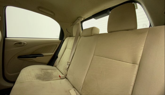 2019 Toyota Etios Liva VX DUAL TONE, Petrol, Manual, 27,088 km, Right Side Rear Door Cabin