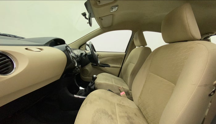 2019 Toyota Etios Liva VX DUAL TONE, Petrol, Manual, 27,088 km, Right Side Front Door Cabin