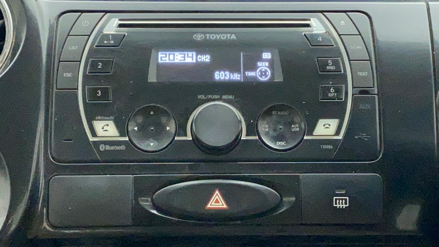 2019 Toyota Etios Liva VX DUAL TONE, Petrol, Manual, 27,088 km, Infotainment System