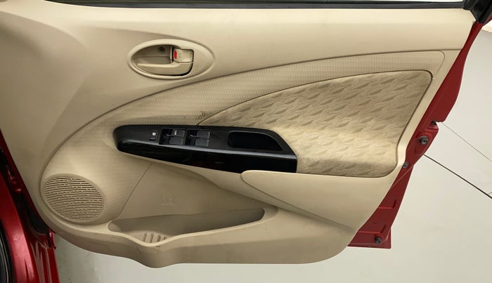 2019 Toyota Etios Liva VX DUAL TONE, Petrol, Manual, 27,088 km, Driver Side Door Panels Control