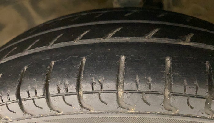 2015 Maruti Alto 800 VXI, Petrol, Manual, 50,406 km, Left Front Tyre Tread