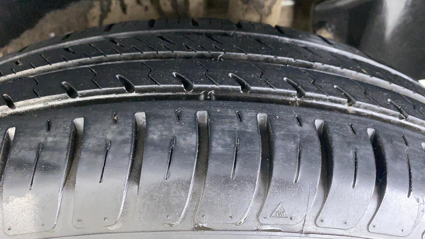 2021 Maruti Dzire VXI AMT, Petrol, Automatic, 24,467 km, Left Rear Tyre Tread
