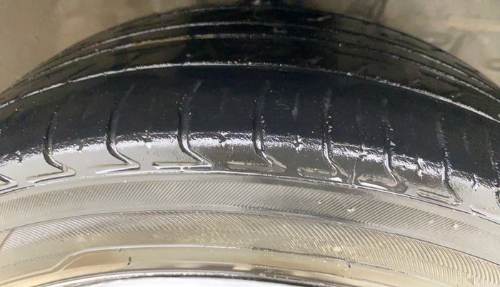 2018 Toyota Etios VD PLATINUM, Diesel, Manual, 1,19,697 km, Right Front Tyre Tread