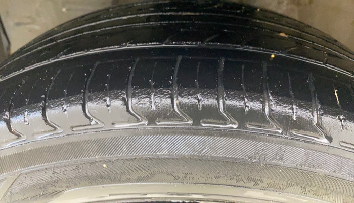 2018 Toyota Etios VD PLATINUM, Diesel, Manual, 1,19,697 km, Left Front Tyre Tread