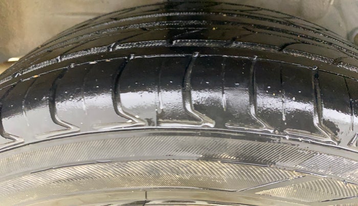 2018 Toyota Etios VD PLATINUM, Diesel, Manual, 1,19,697 km, Right Rear Tyre Tread