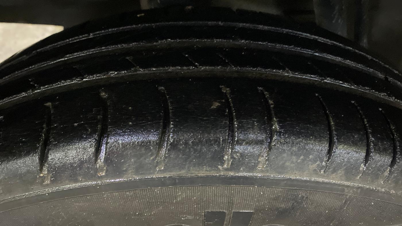 2018 Renault Kwid RXL, Petrol, Manual, 1,01,384 km, Right Rear Tyre Tread