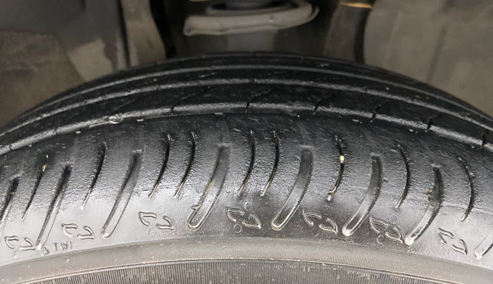 2021 Renault Kiger RXZ TURBO MT, Petrol, Manual, 30,423 km, Right Front Tyre Tread