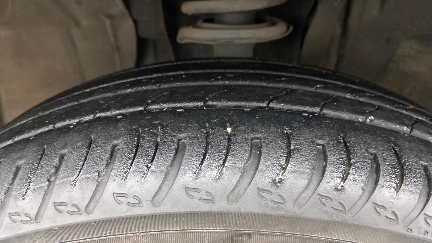 2021 Renault Kiger RXZ TURBO MT, Petrol, Manual, 30,423 km, Left Front Tyre Tread