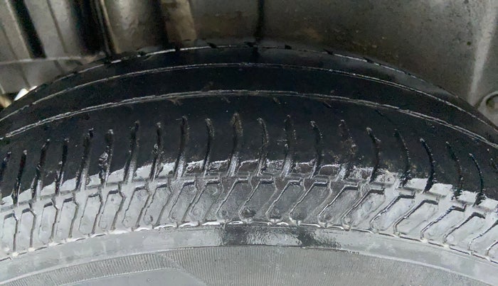 2017 Maruti Swift VXI, Petrol, Manual, 83,231 km, Right Rear Tyre Tread