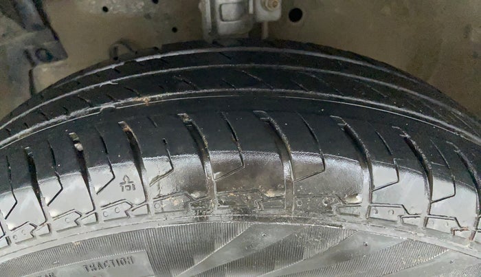 2017 Maruti Swift VXI, Petrol, Manual, 83,231 km, Left Front Tyre Tread