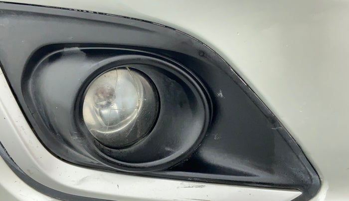 2017 Maruti Swift VXI, Petrol, Manual, 83,231 km, Right fog light - Minor damage