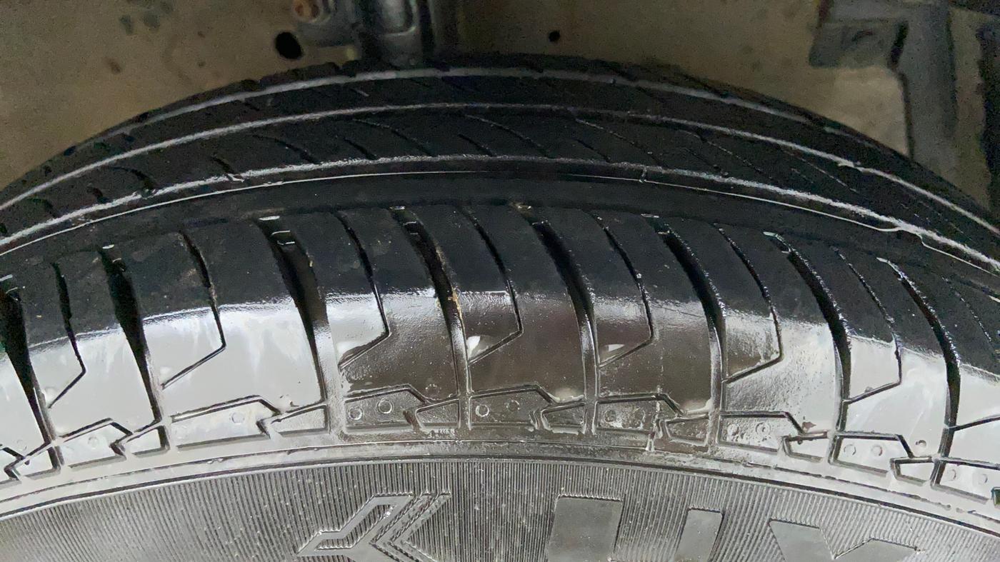2017 Maruti Swift VXI, Petrol, Manual, 83,231 km, Right Front Tyre Tread