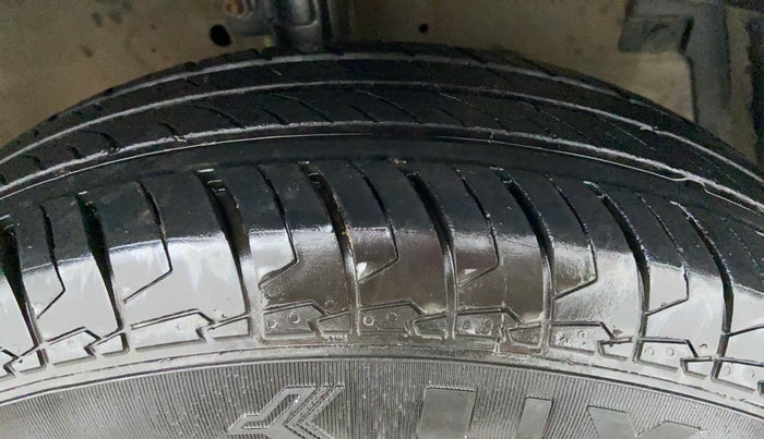 2017 Maruti Swift VXI, Petrol, Manual, 83,231 km, Right Front Tyre Tread