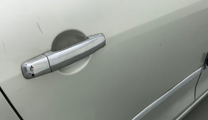 2017 Maruti Swift VXI, Petrol, Manual, 83,231 km, Right rear door - Minor scratches