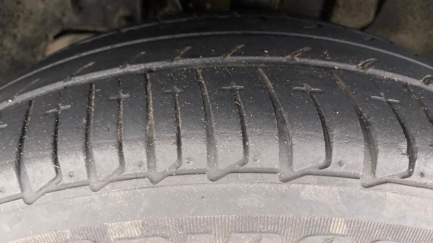 2018 Tata TIGOR Revotron XZA 1.2, Petrol, Automatic, 19,696 km, Left Front Tyre Tread
