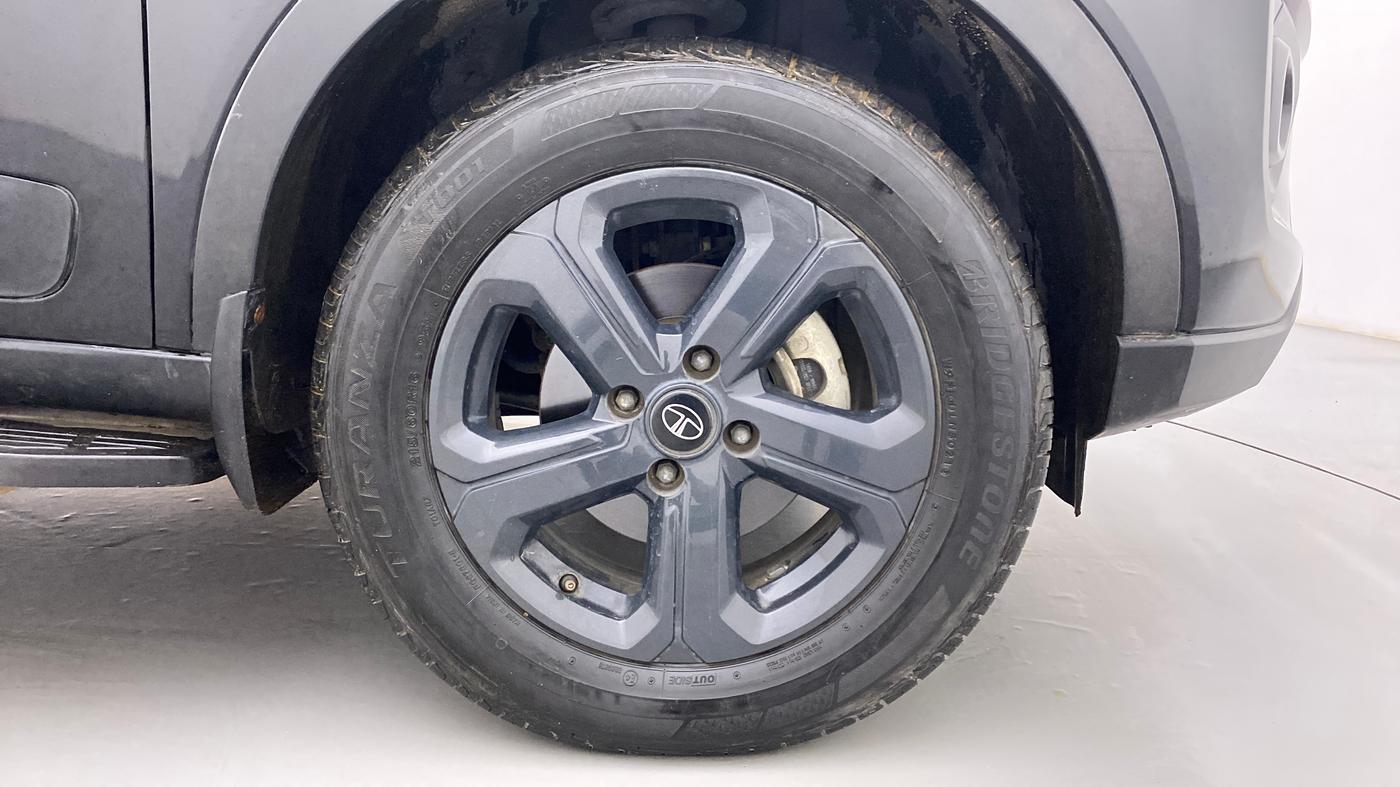 2022 Tata NEXON XZ PLUS DIESEL DARK EDITION, Diesel, Manual, 55,953 km, Right Front Wheel