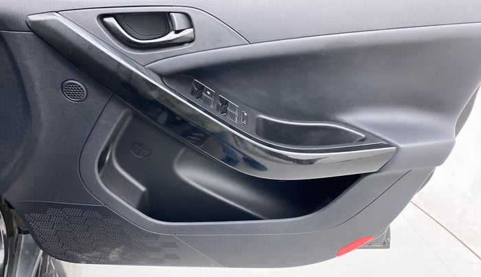 2022 Tata NEXON XZ PLUS DIESEL DARK EDITION, Diesel, Manual, 55,953 km, Driver Side Door Panels Control