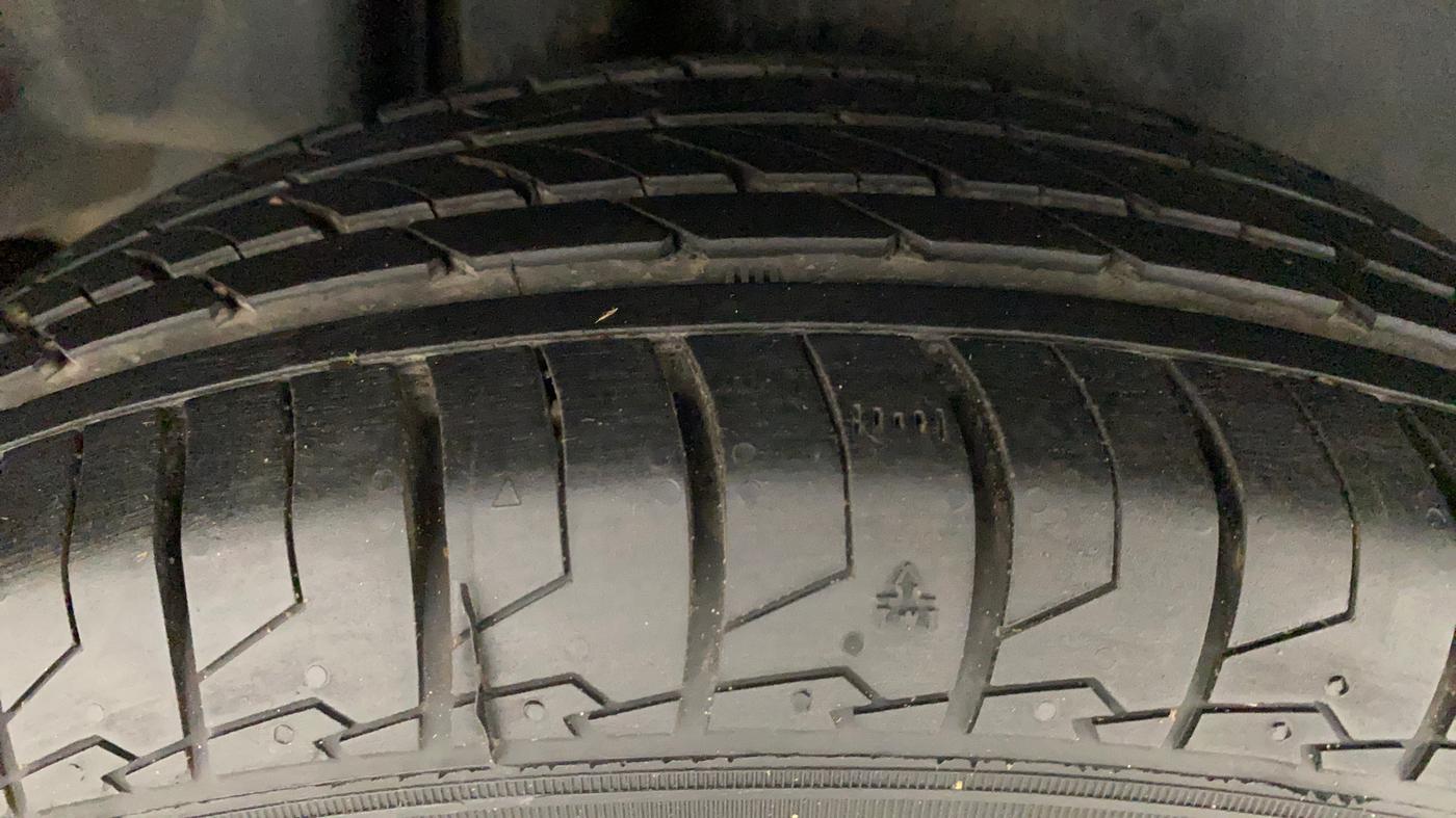2017 Maruti Ciaz DELTA 1.4 AT PETROL, Petrol, Automatic, 64,577 km, Right Rear Tyre Tread