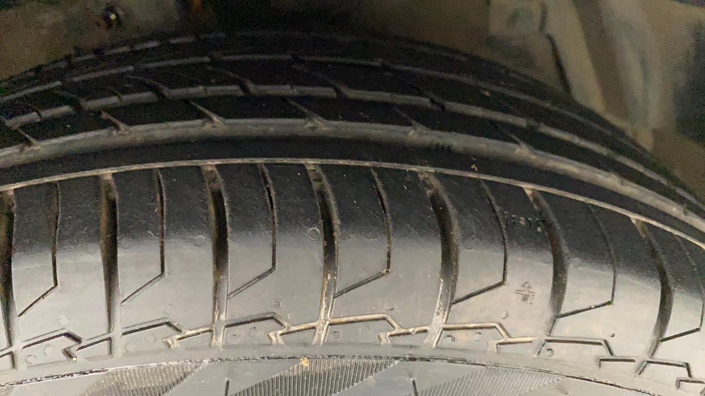 2017 Maruti Ciaz DELTA 1.4 AT PETROL, Petrol, Automatic, 64,577 km, Right Front Tyre Tread