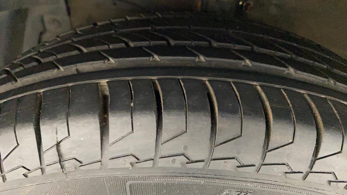 2017 Maruti Ciaz DELTA 1.4 AT PETROL, Petrol, Automatic, 64,577 km, Left Front Tyre Tread