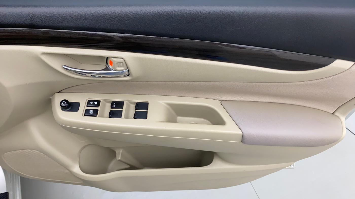 2017 Maruti Ciaz DELTA 1.4 AT PETROL, Petrol, Automatic, 64,577 km, Driver Side Door Panels Control