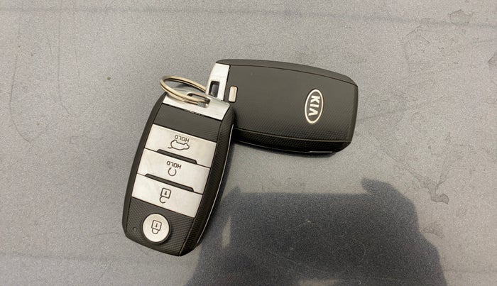 2021 KIA SONET HTX 1.0 IMT, Petrol, Manual, 44,524 km, Key Close Up